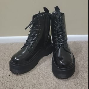 Cushionaire boots size 10 NWT